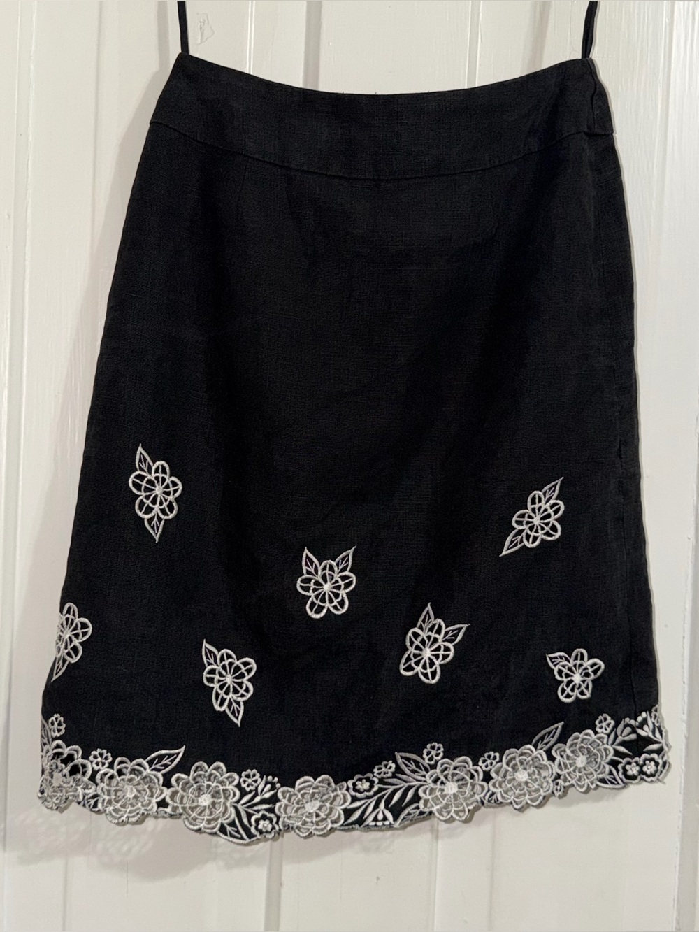 Vintage Women's size 2 skirt lace Linen Black Floral-Embroidered A-Line Skirt